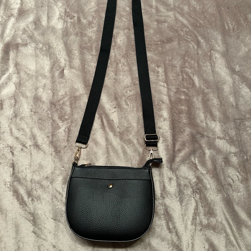 BUXTON Black Pebble faux Leather Small Travel  Crossbody Bag Adjustable Strap